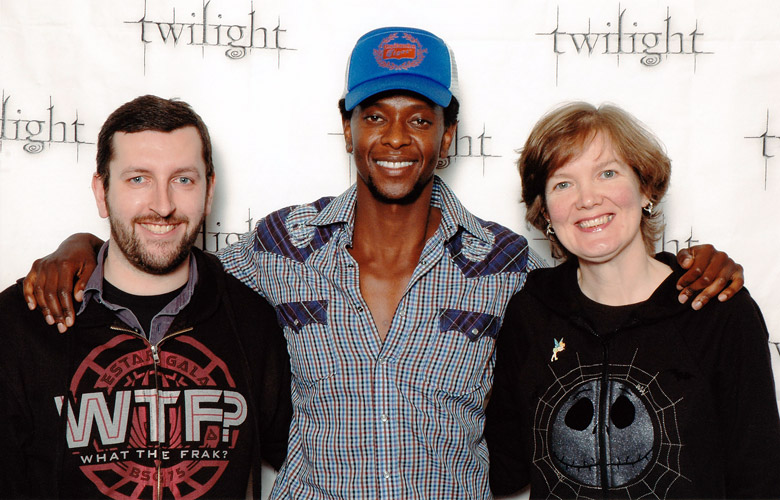 How tall is Edi Gathegi