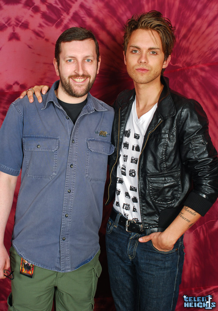 How tall is Thomas Dekker