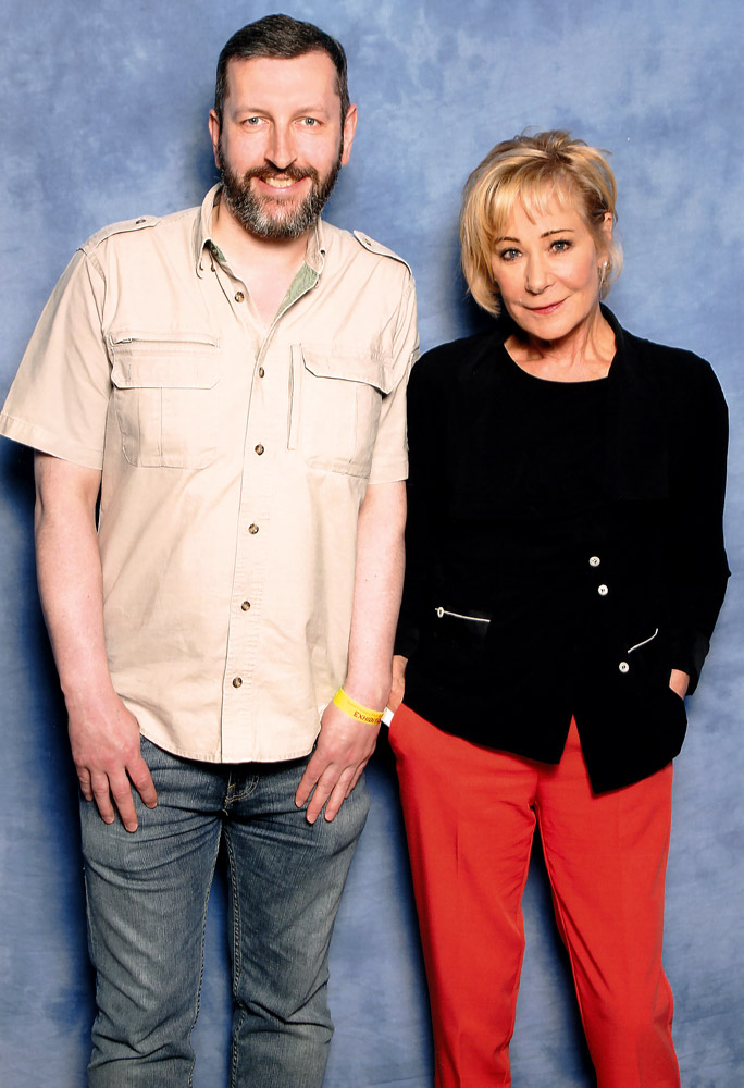 How tall is Zoë Wanamaker