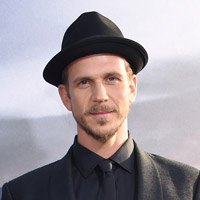 Height of Gustaf Skarsgard