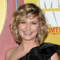 Height of Jennifer Nettles