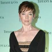 Height of Julianne Nicholson