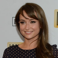 Height of Milana Vayntrub