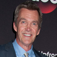 Height of Neil Flynn