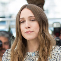 Height of Sarah Sutherland