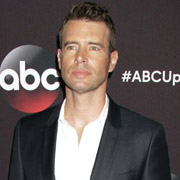 Height of Scott Foley