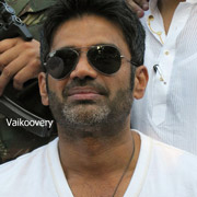 Height of Sunil Shetty