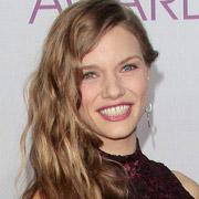 Height of Tracy Spiridakos