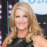 Height of Trisha Yearwood