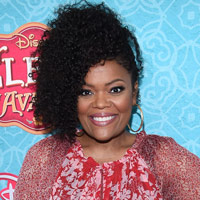 Height of Yvette Nicole Brown