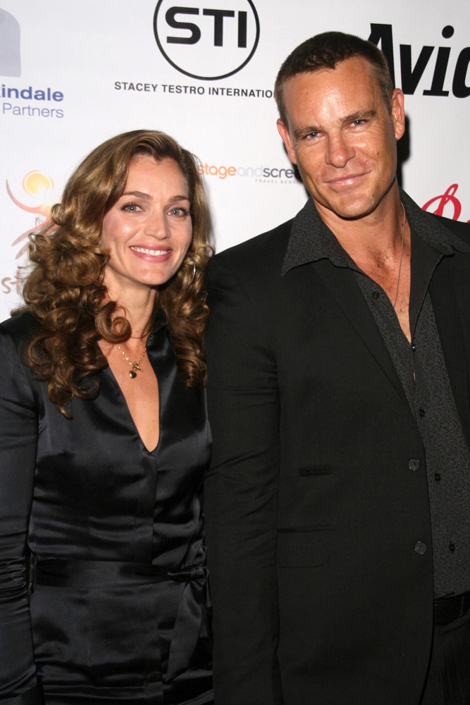 How tall is Aaron Jeffery