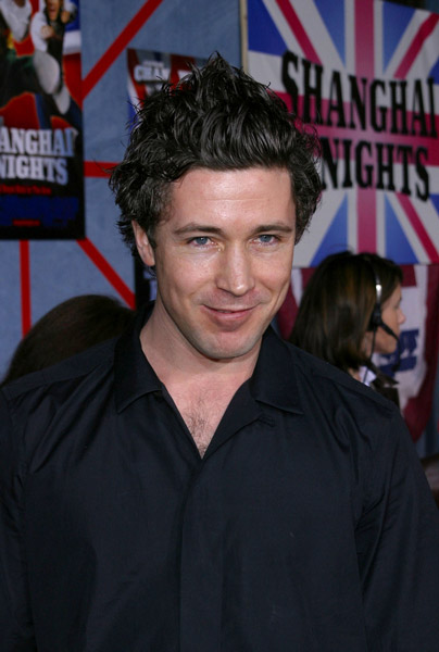 How tall is Aidan Gillen