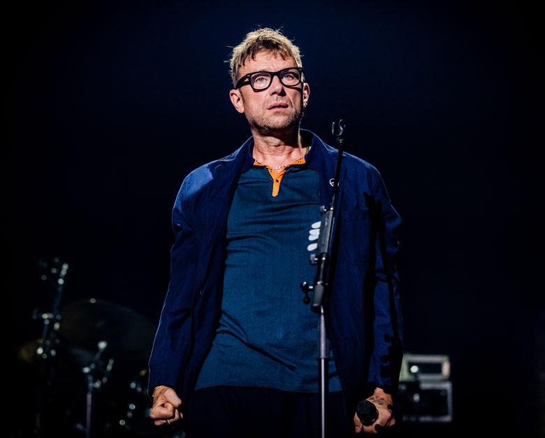 How tall is Damon Albarn