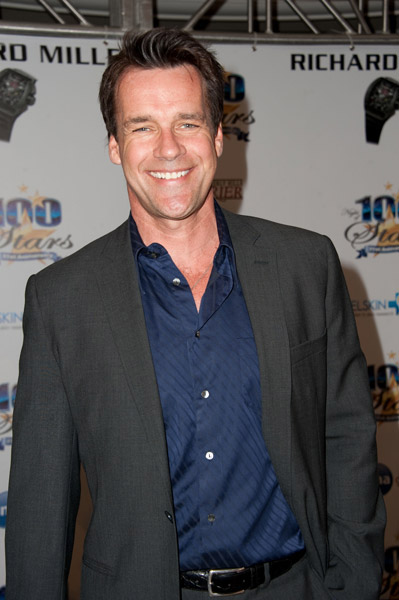 How tall is David James Elliott