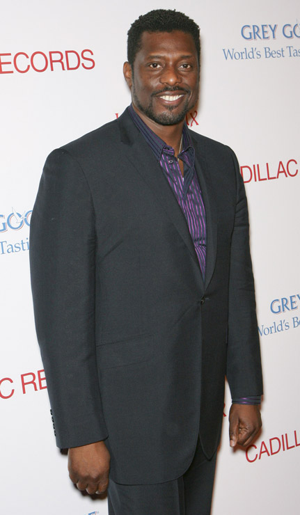 How tall is Eamonn Walker