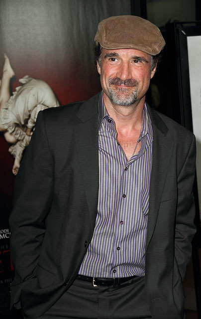 How tall is Elias Koteas