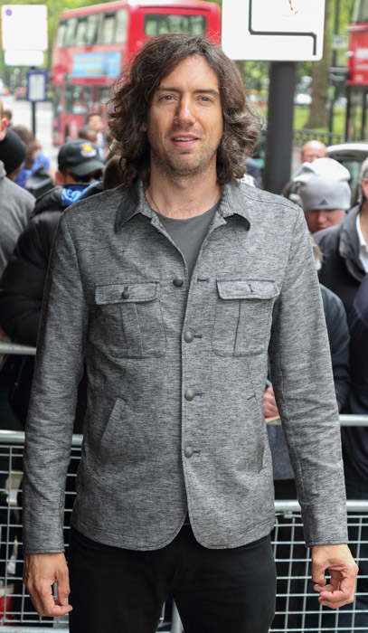 How tall is Gary Lightbody