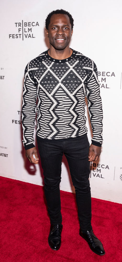 How tall is Gbenga Akinnagbe