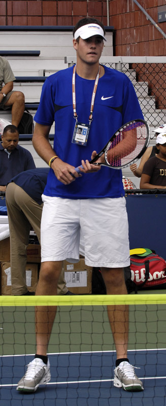 How tall is John Isner