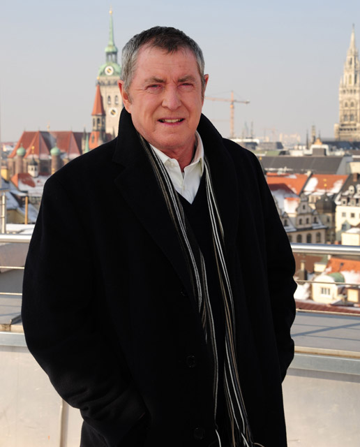 How tall is John Nettles