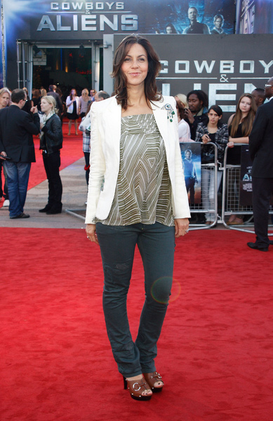 How tall is Julia Bradbury