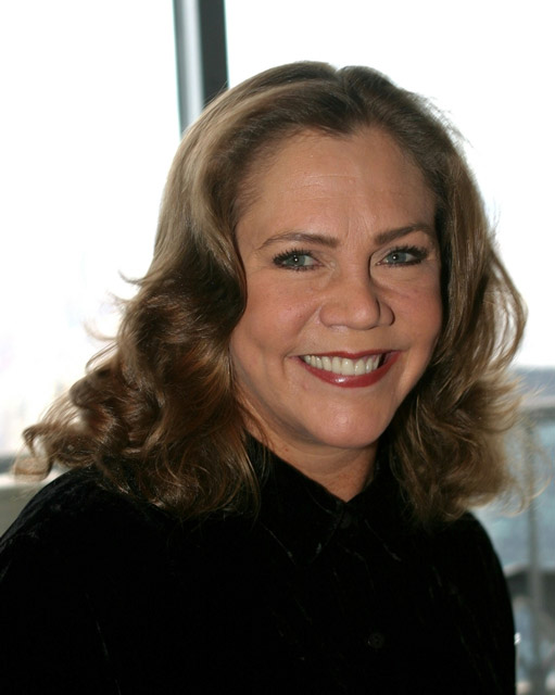 How tall is Kathleen Turner