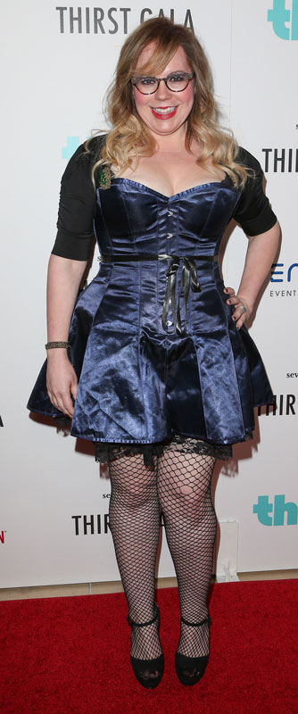 How tall is Kirsten Vangsness