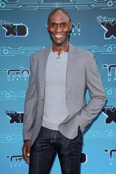 How tall is Lance Reddick