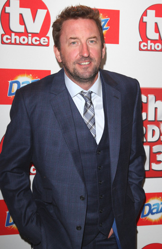 How tall is Lee Mack