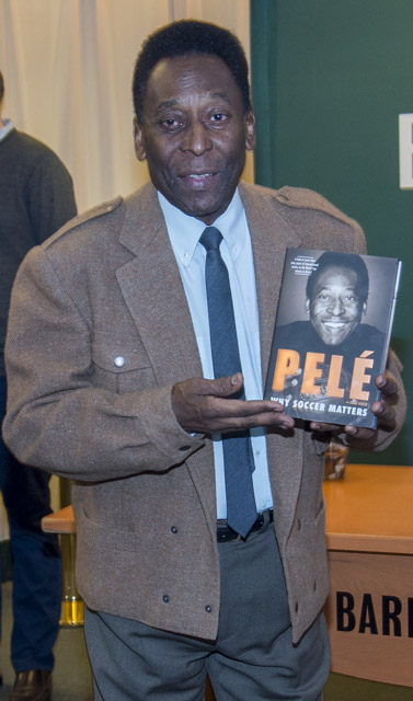 How tall is Pele