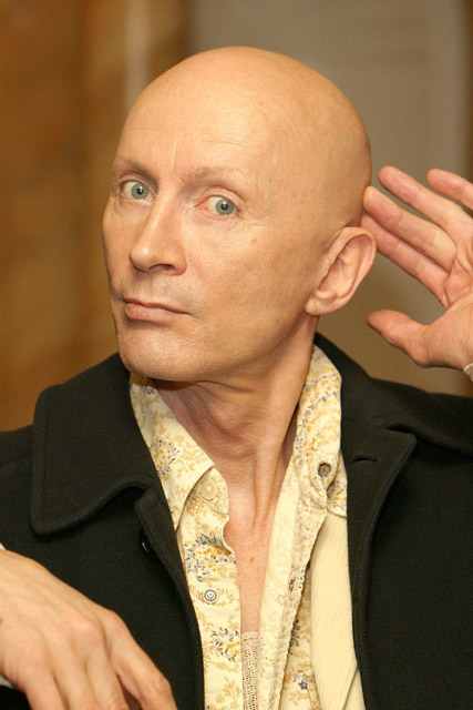 How tall is Richard O'Brien