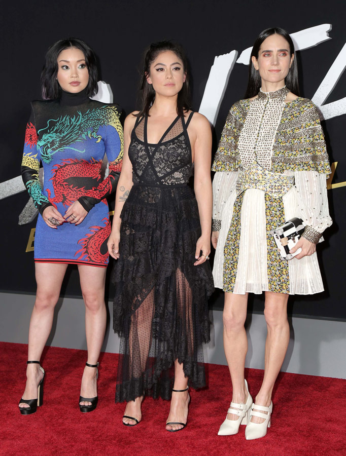 How tall is Rosa Salazar