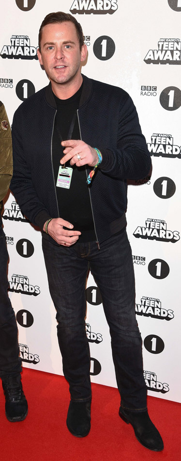 How tall is Scott Mills