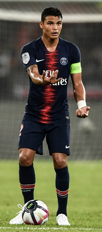 How tall is Thiago Silva