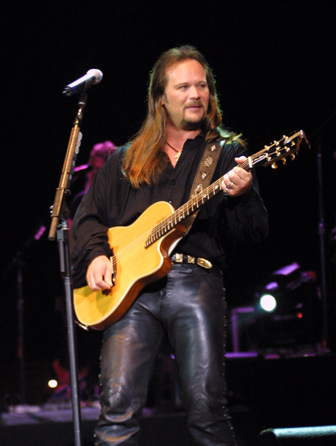 How tall is Travis Tritt